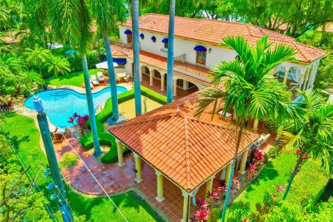 House in Coral Gables, Florida 5 bedrooms, 273.5 sq.m. № 1790199 - photo 11