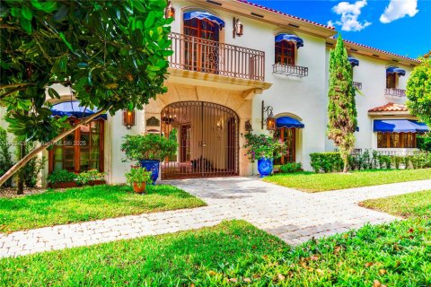 House in Coral Gables, Florida 5 bedrooms, 273.5 sq.m. № 1790199 - photo 4