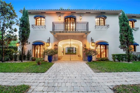 House in Coral Gables, Florida 5 bedrooms, 273.5 sq.m. № 1790199 - photo 6