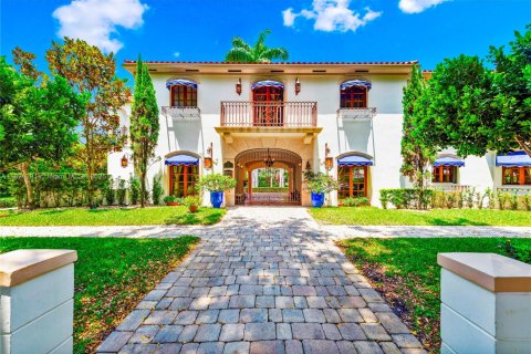 House in Coral Gables, Florida 5 bedrooms, 273.5 sq.m. № 1790199 - photo 1