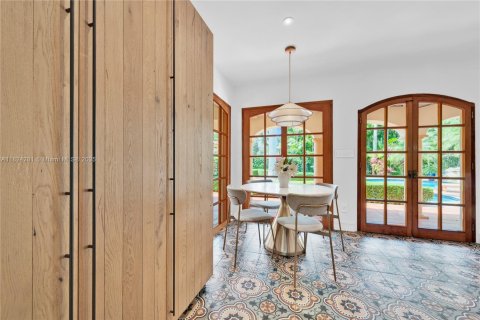 House in Coral Gables, Florida 5 bedrooms, 273.5 sq.m. № 1790199 - photo 30