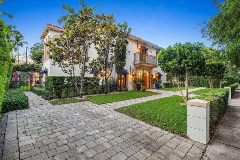 House in Coral Gables, Florida 5 bedrooms, 273.5 sq.m. № 1790199 - photo 7