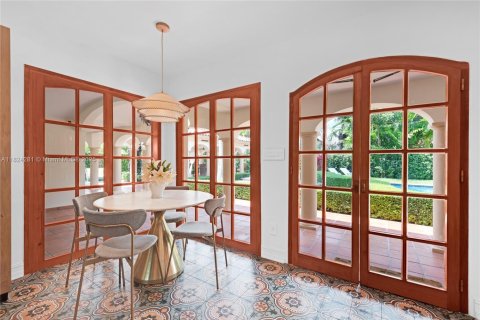 House in Coral Gables, Florida 5 bedrooms, 273.5 sq.m. № 1790199 - photo 27