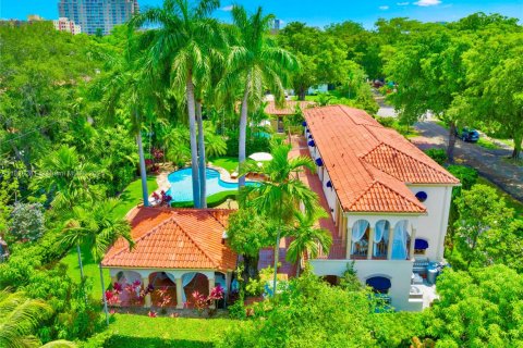 House in Coral Gables, Florida 5 bedrooms, 273.5 sq.m. № 1790199 - photo 10
