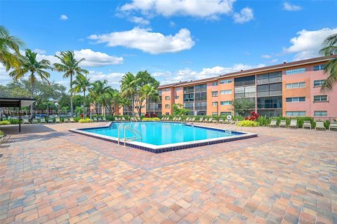 Condo in Pembroke Pines, Florida, 2 bedrooms  № 1797718 - photo 29