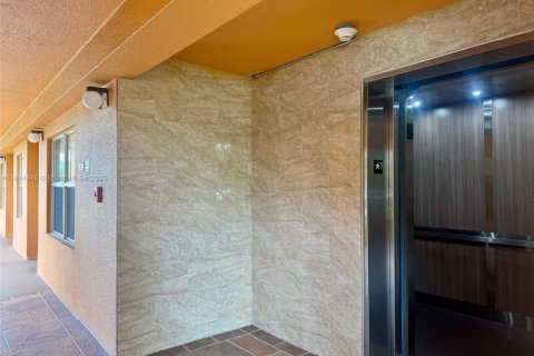 Condo in Pembroke Pines, Florida, 2 bedrooms  № 1797718 - photo 6