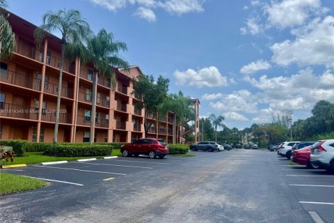 Condo in Pembroke Pines, Florida, 2 bedrooms  № 1797718 - photo 9
