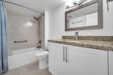 Condo in Pembroke Pines, Florida, 2 bedrooms  № 1797718 - photo 22