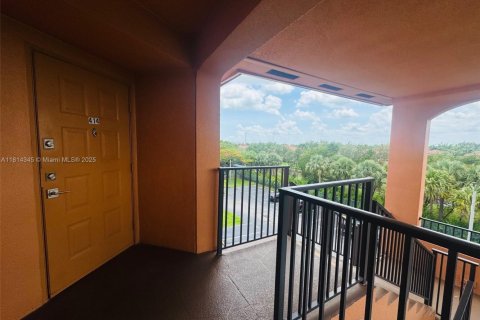 Condo in Pembroke Pines, Florida, 2 bedrooms  № 1797718 - photo 4