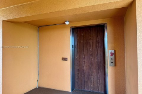 Condo in Pembroke Pines, Florida, 2 bedrooms  № 1797718 - photo 5