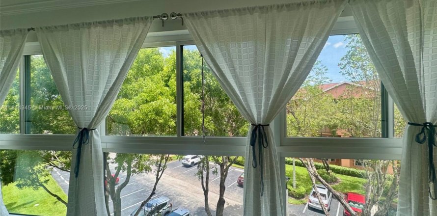 Condo in Pembroke Pines, Florida, 2 bedrooms  № 1797718