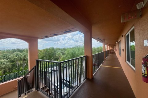 Condo in Pembroke Pines, Florida, 2 bedrooms  № 1797718 - photo 3