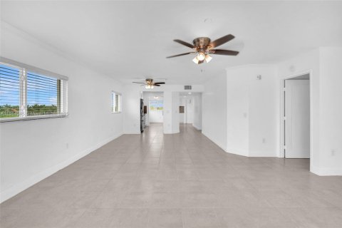 Condo in Pembroke Pines, Florida, 2 bedrooms  № 1797718 - photo 17