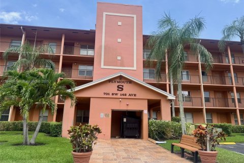 Condo in Pembroke Pines, Florida, 2 bedrooms  № 1797718 - photo 8