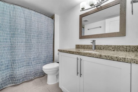 Condo in Pembroke Pines, Florida, 2 bedrooms  № 1797718 - photo 21
