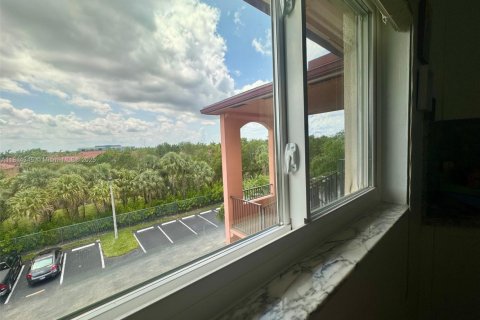 Condo in Pembroke Pines, Florida, 2 bedrooms  № 1797718 - photo 2