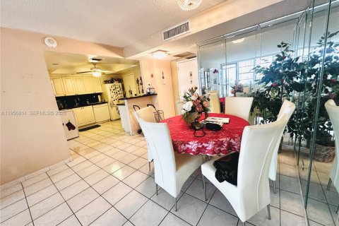 Снять в аренду кондоминиум в Санни-Айлс-Бич, Флорида 2 спальни, 114.46м2, № 2010696 - фото 24