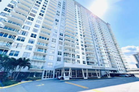 Снять в аренду кондоминиум в Санни-Айлс-Бич, Флорида 2 спальни, 114.46м2, № 2010696 - фото 8