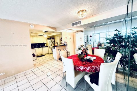 Снять в аренду кондоминиум в Санни-Айлс-Бич, Флорида 2 спальни, 114.46м2, № 2010696 - фото 25