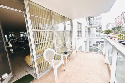 Снять в аренду кондоминиум в Санни-Айлс-Бич, Флорида 2 спальни, 114.46м2, № 2010696 - фото 17