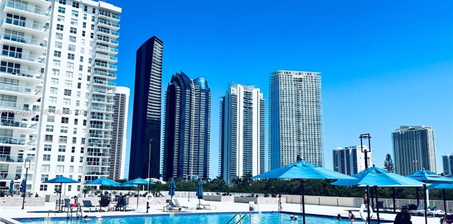 Кондоминиум с 2 спальнями в Санни-Айлс-Бич, Флорида № 2010696