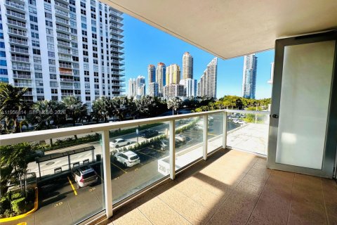 Condo in Sunny Isles Beach, Florida, 2 bedrooms  № 2010696 - photo 28