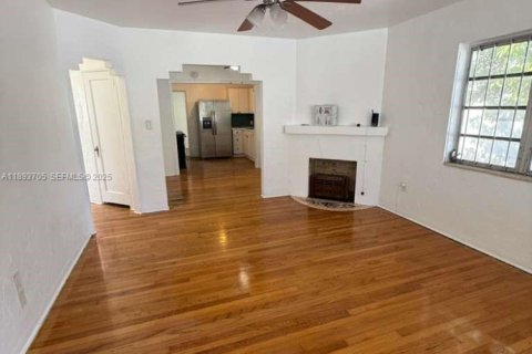 Купить коммерческую недвижимость в Майами, Флорида 167.69м2, № 2034503 - фото 7