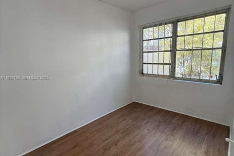 Купить коммерческую недвижимость в Майами, Флорида 167.69м2, № 2034503 - фото 13