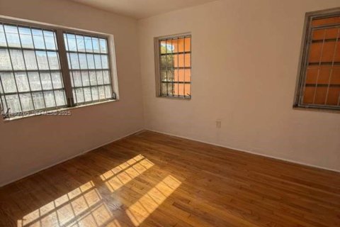 Купить коммерческую недвижимость в Майами, Флорида 167.69м2, № 2034503 - фото 14