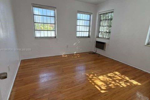 Купить коммерческую недвижимость в Майами, Флорида 167.69м2, № 2034503 - фото 11