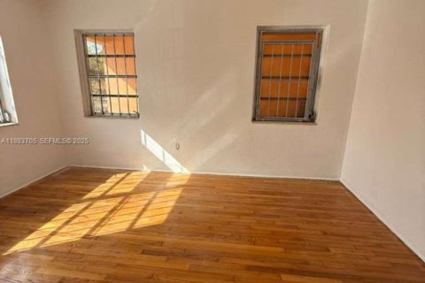 Купить коммерческую недвижимость в Майами, Флорида 167.69м2, № 2034503 - фото 9