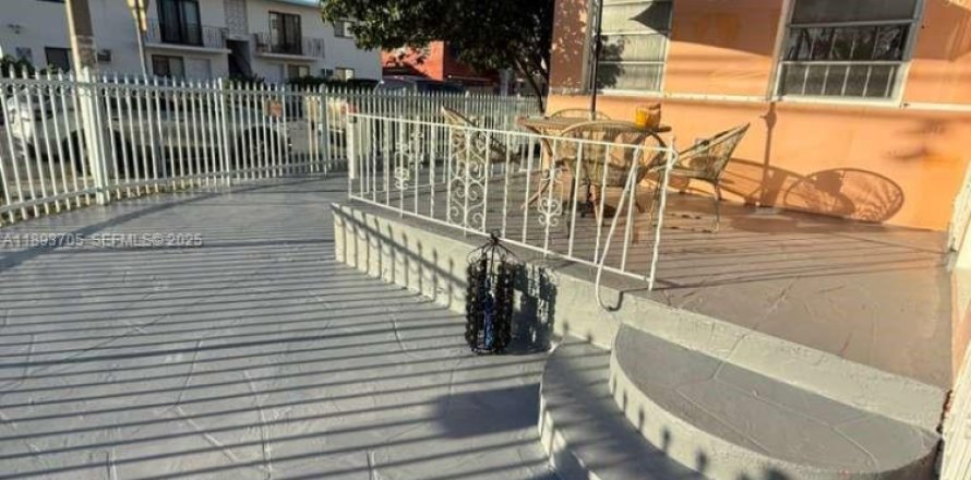 Коммерческая недвижимость в Майами, Флорида 167.69м2 № 2034503