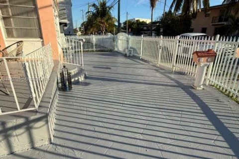 Купить коммерческую недвижимость в Майами, Флорида 167.69м2, № 2034503 - фото 2