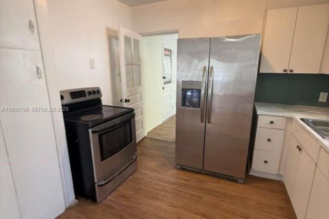 Купить коммерческую недвижимость в Майами, Флорида 167.69м2, № 2034503 - фото 4