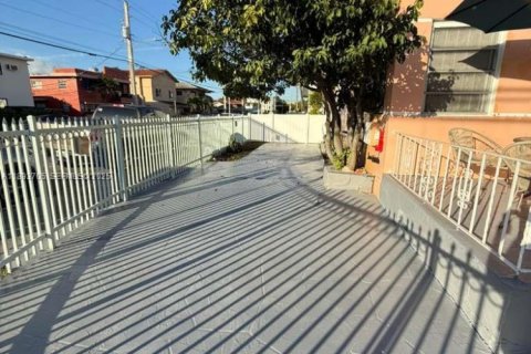 Купить коммерческую недвижимость в Майами, Флорида 167.69м2, № 2034503 - фото 3