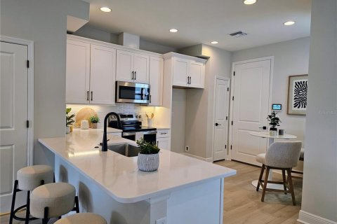 Touwnhouse à vendre à Seminole, Floride: 3 chambres, 183.67 m2 № 2099375 - photo 4