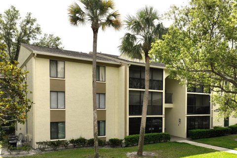 Condo in Tarpon Springs, Florida, 2 bedrooms  № 1799712 - photo 1