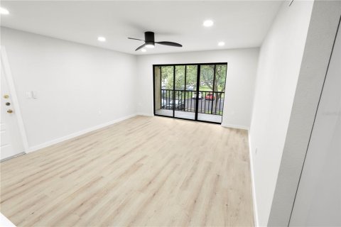 Condo in Tarpon Springs, Florida, 2 bedrooms  № 1799712 - photo 5