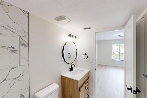 Condo in Tarpon Springs, Florida, 2 bedrooms  № 1799712 - photo 15