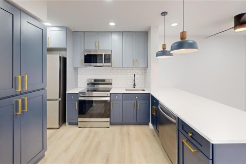 Condo in Tarpon Springs, Florida, 2 bedrooms  № 1799712 - photo 8