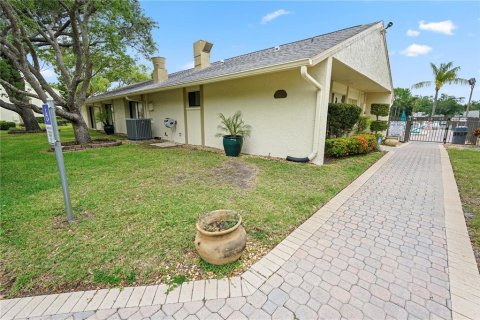 Condo in Tarpon Springs, Florida, 2 bedrooms  № 1799712 - photo 19