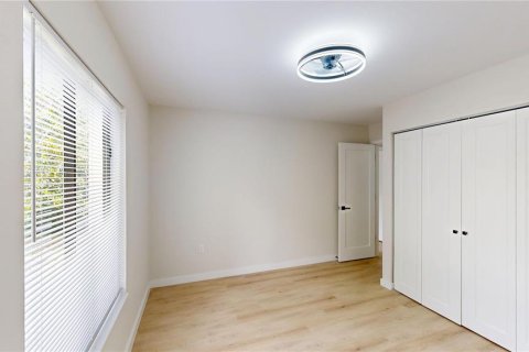 Condo in Tarpon Springs, Florida, 2 bedrooms  № 1799712 - photo 16