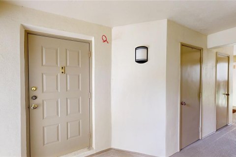 Condo in Tarpon Springs, Florida, 2 bedrooms  № 1799712 - photo 2