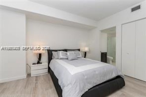 Condo in Miami, Florida, 2 bedrooms  № 2043256 - photo 20
