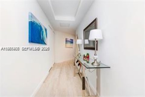 Condo in Miami, Florida, 2 bedrooms  № 2043256 - photo 13