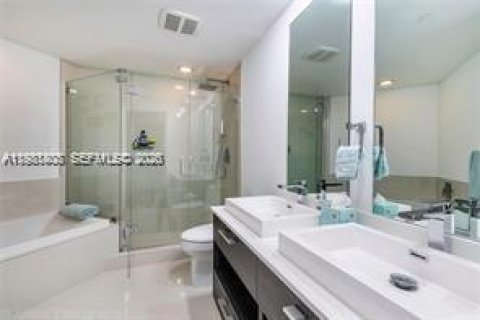 Condo in Miami, Florida, 2 bedrooms  № 2043256 - photo 24