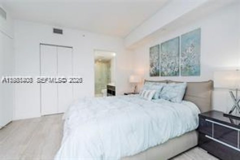 Condo in Miami, Florida, 2 bedrooms  № 2043256 - photo 23