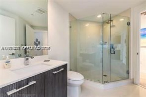 Condo in Miami, Florida, 2 bedrooms  № 2043256 - photo 17
