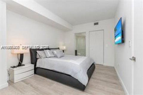 Condo in Miami, Florida, 2 bedrooms  № 2043256 - photo 19