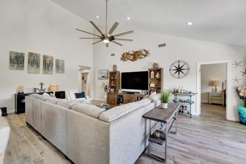 House in Jupiter, Florida 3 bedrooms, 175.49 sq.m. № 2147117 - photo 12